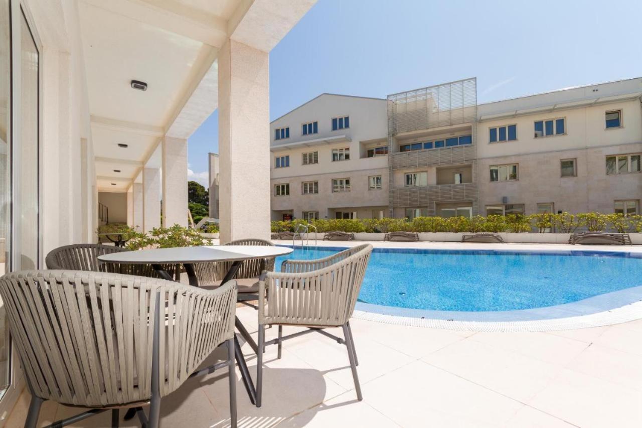 Lux Pool Suite Umag Extérieur photo