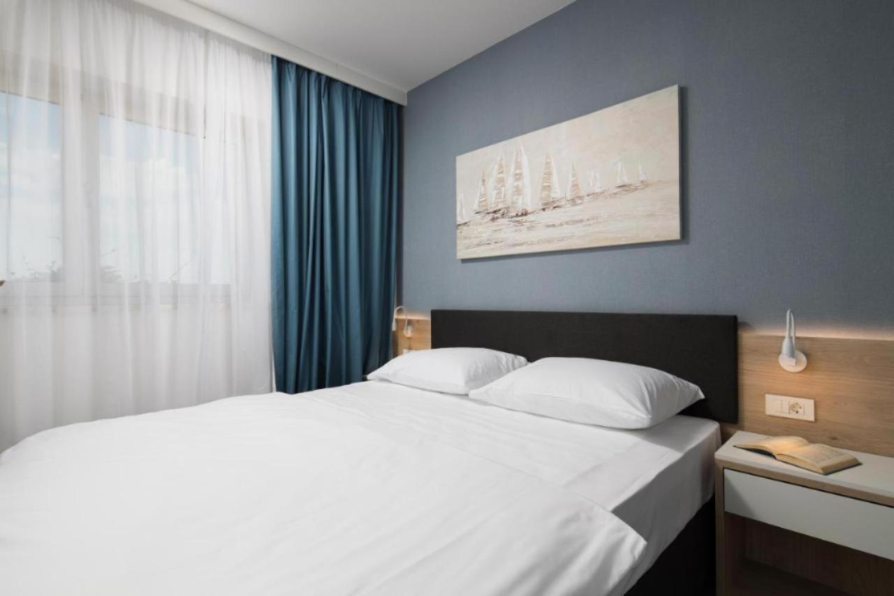 Lux Pool Suite Umag Extérieur photo