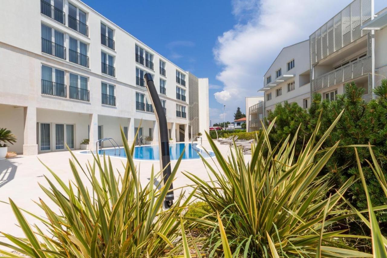 Lux Pool Suite Umag Extérieur photo